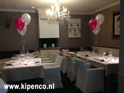 Tafel decoratie 3 ballonnen, 2 kleuren, kleuren steeds op zelfde plaats