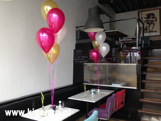 Tafel decoratie 5 ballonnen, 3 kleuren, plaats kleuren wisselt